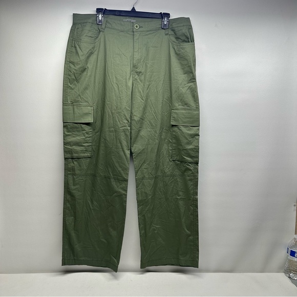 Kut from the Kloth Olive cargo Pants size 16 NWOT - Picture 2 of 9
